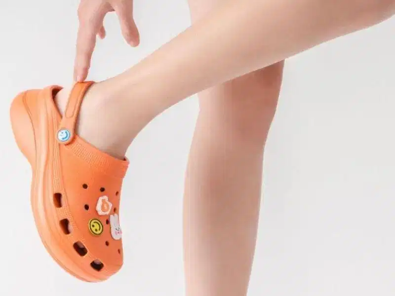 Quai đeo linh hoạt trên dòng dép Crocs chính hãng
