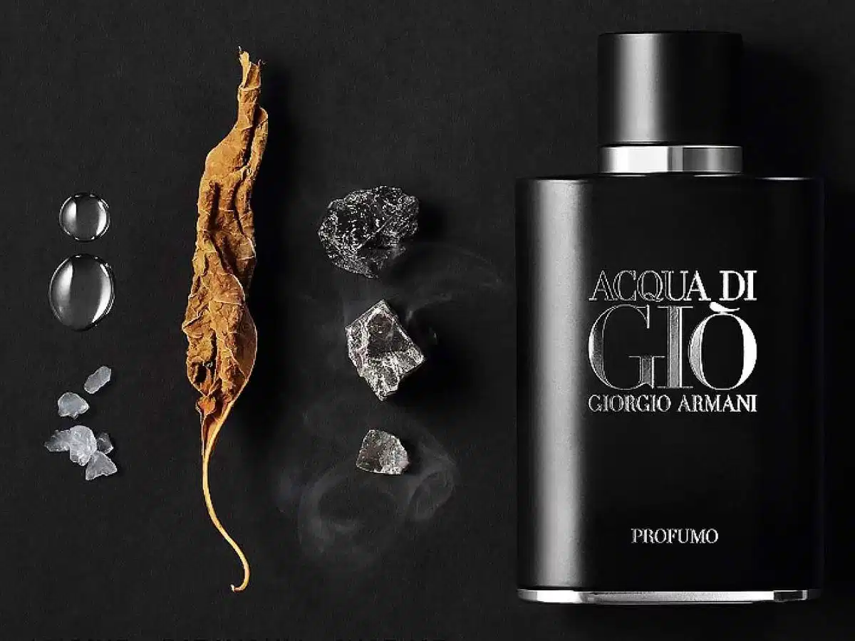 Acqua Di Gio Profumo thân chai đen huyền bí với nốt hương trầm sang trọng
