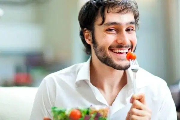 ăn đúng bữa Chế độ ăn uống lành mạnh giúp duy trì thể trạng và làn da sáng