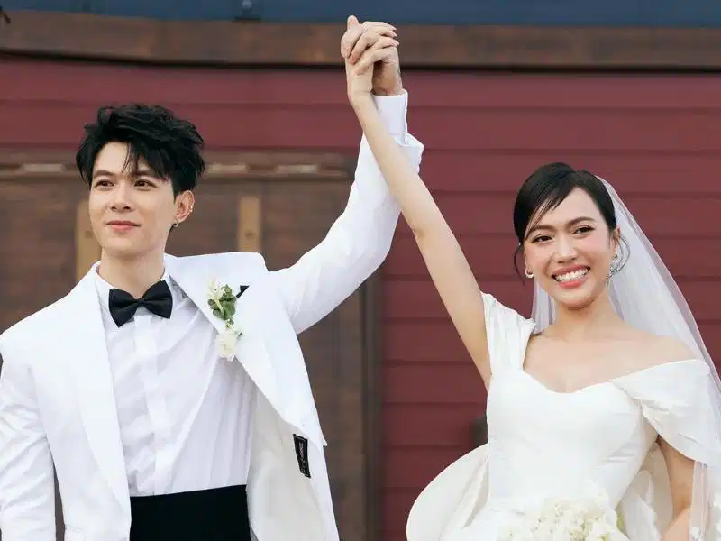 Anh Tú với kiểu tóc 7/3 uốn lịch lãm trong đám cưới Anh Tú với kiểu tóc 7/3 uốn lịch lãm trong đám cưới