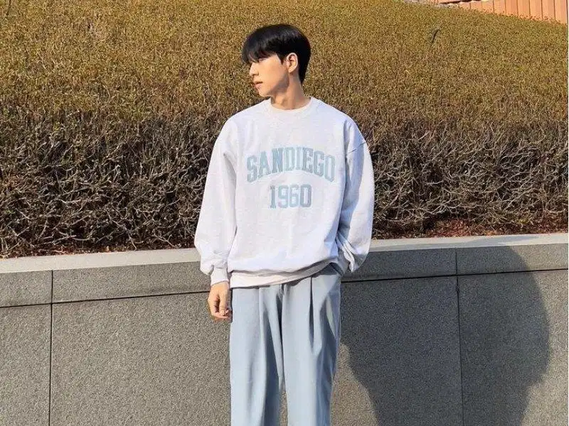 Áo chui đầu sweatshirt không mũ phối lớp sơ mi cổ bẻ Áo chui đầu sweatshirt không mũ phối lớp sơ mi cổ bẻ
