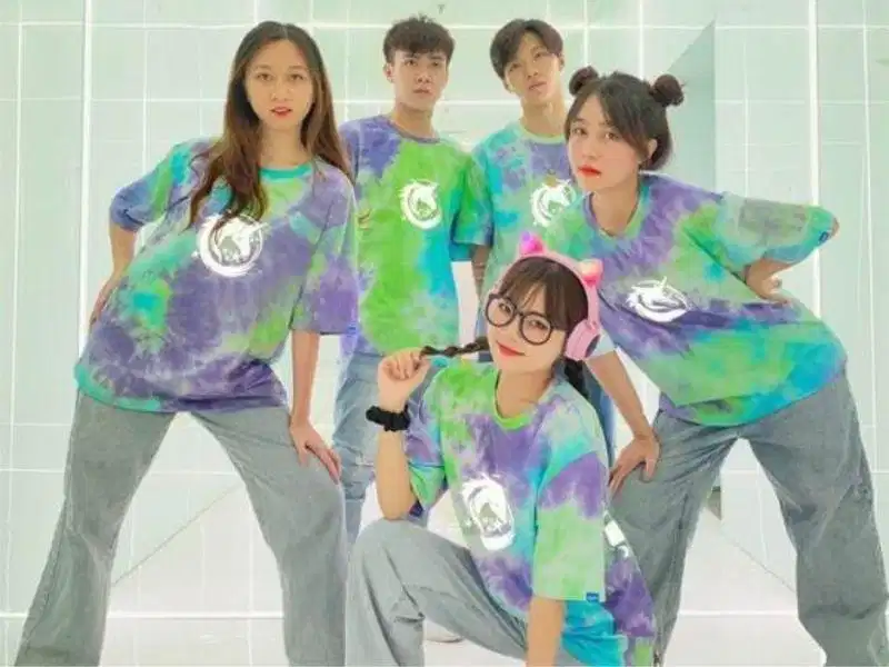 Áo lớp Galaxy loang màu in hình ngựa một sừng Áo lớp Galaxy loang màu in hình ngựa một sừng