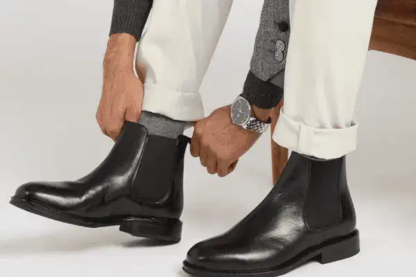 Áo polo nam phối cùng Chelsea boots cá tính Áo polo nam phối cùng giày Chelsea boots