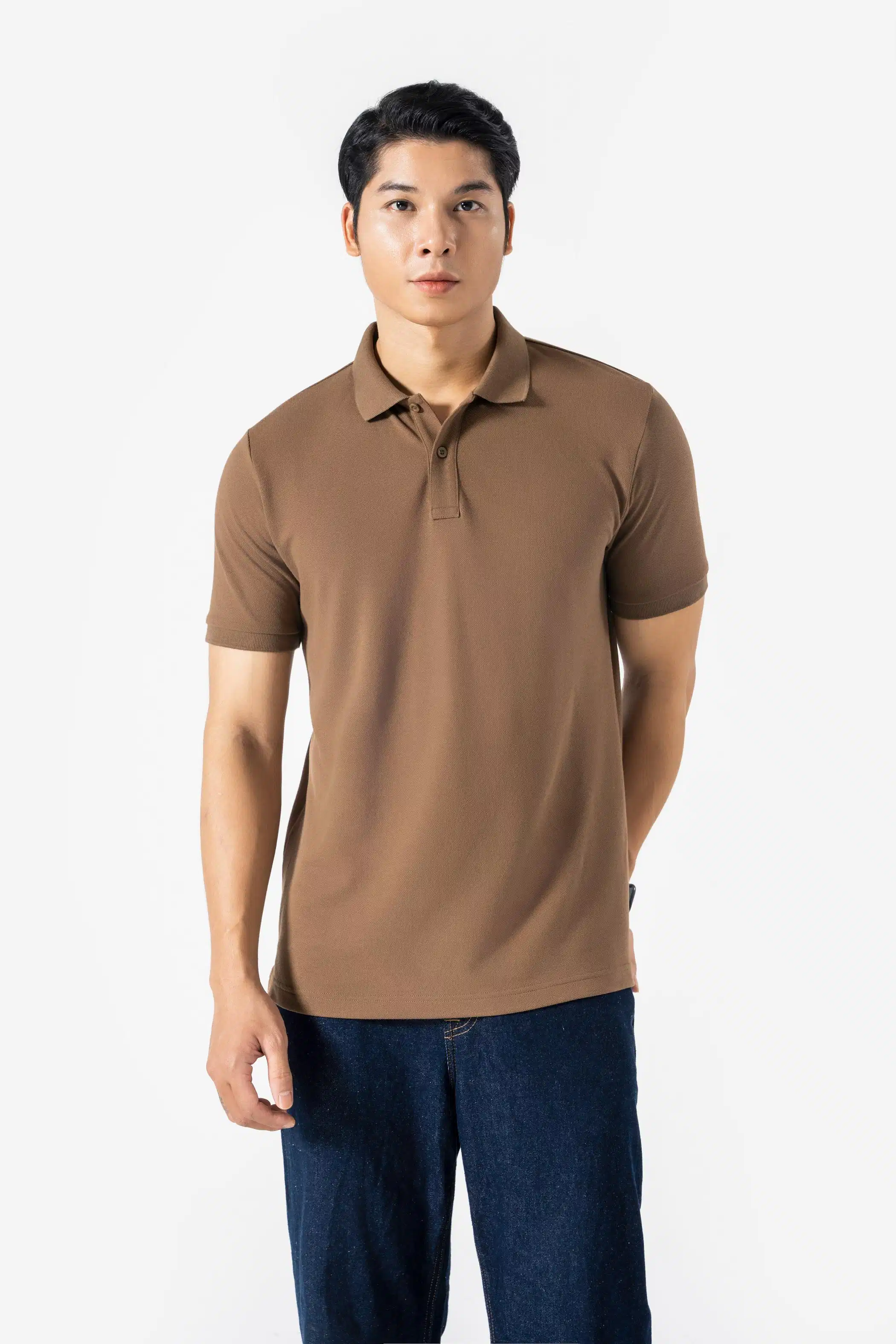 Áo polo nam chất liệu pique cotton với nẹp cúc chắc chắn