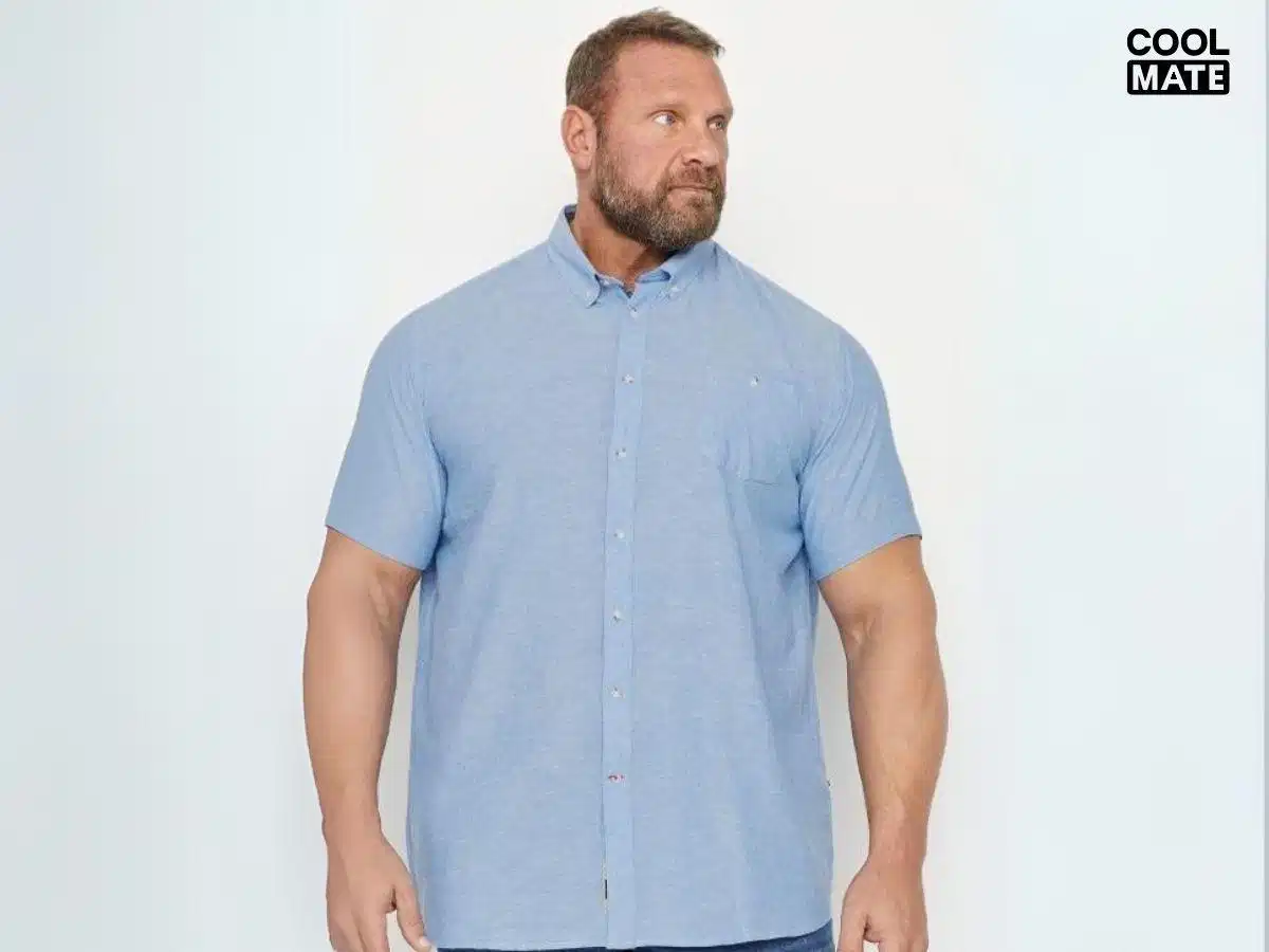 Áo sơ mi chambray màu xanh phối theo phong cách casual