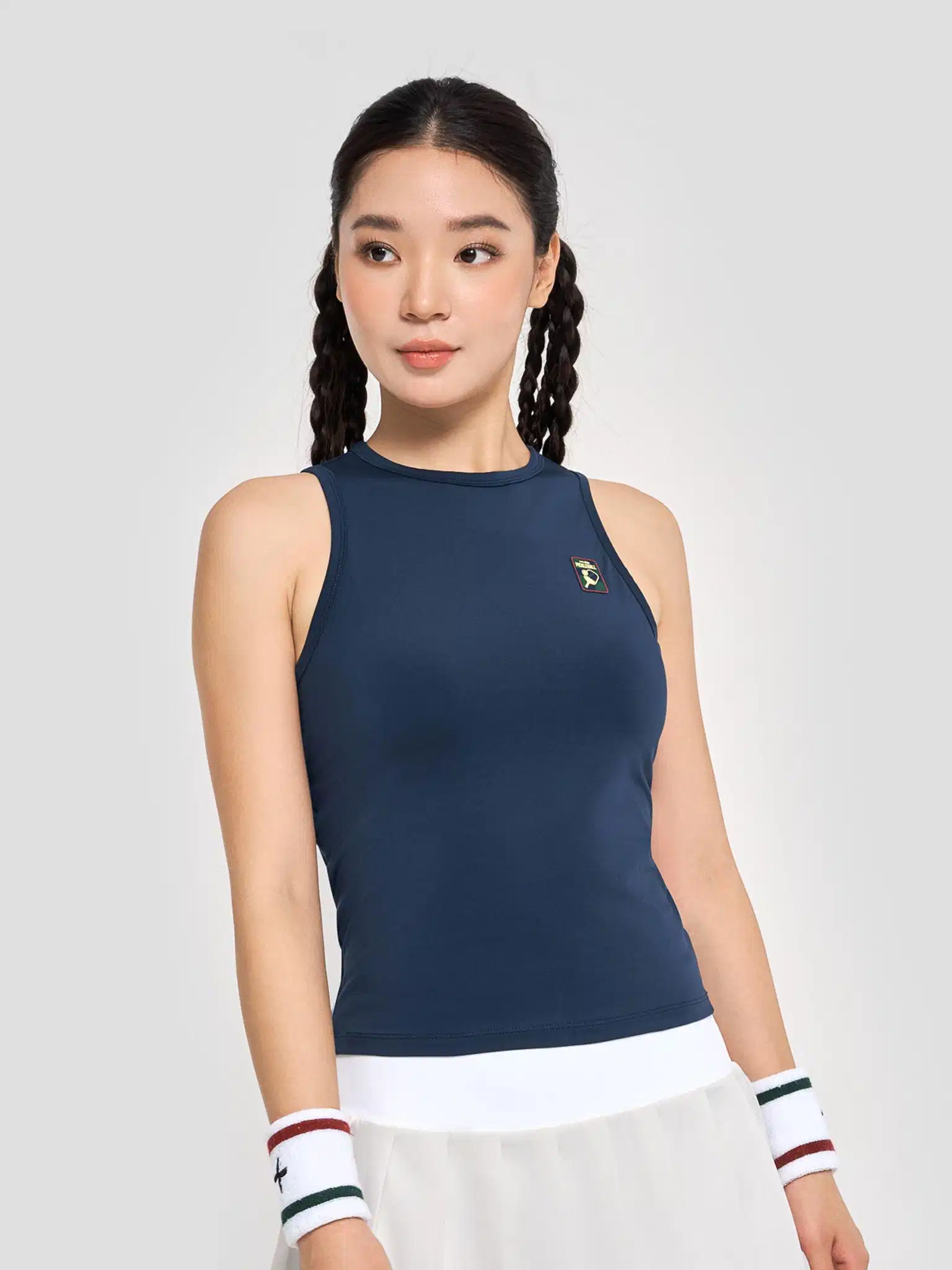 Áo tank top phối cùng quần legging