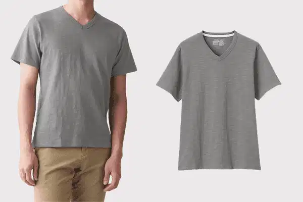 Chi tiết áo thun cổ V MUJI Chi tiết cổ V và chất liệu áo thun dệt kim MUJI