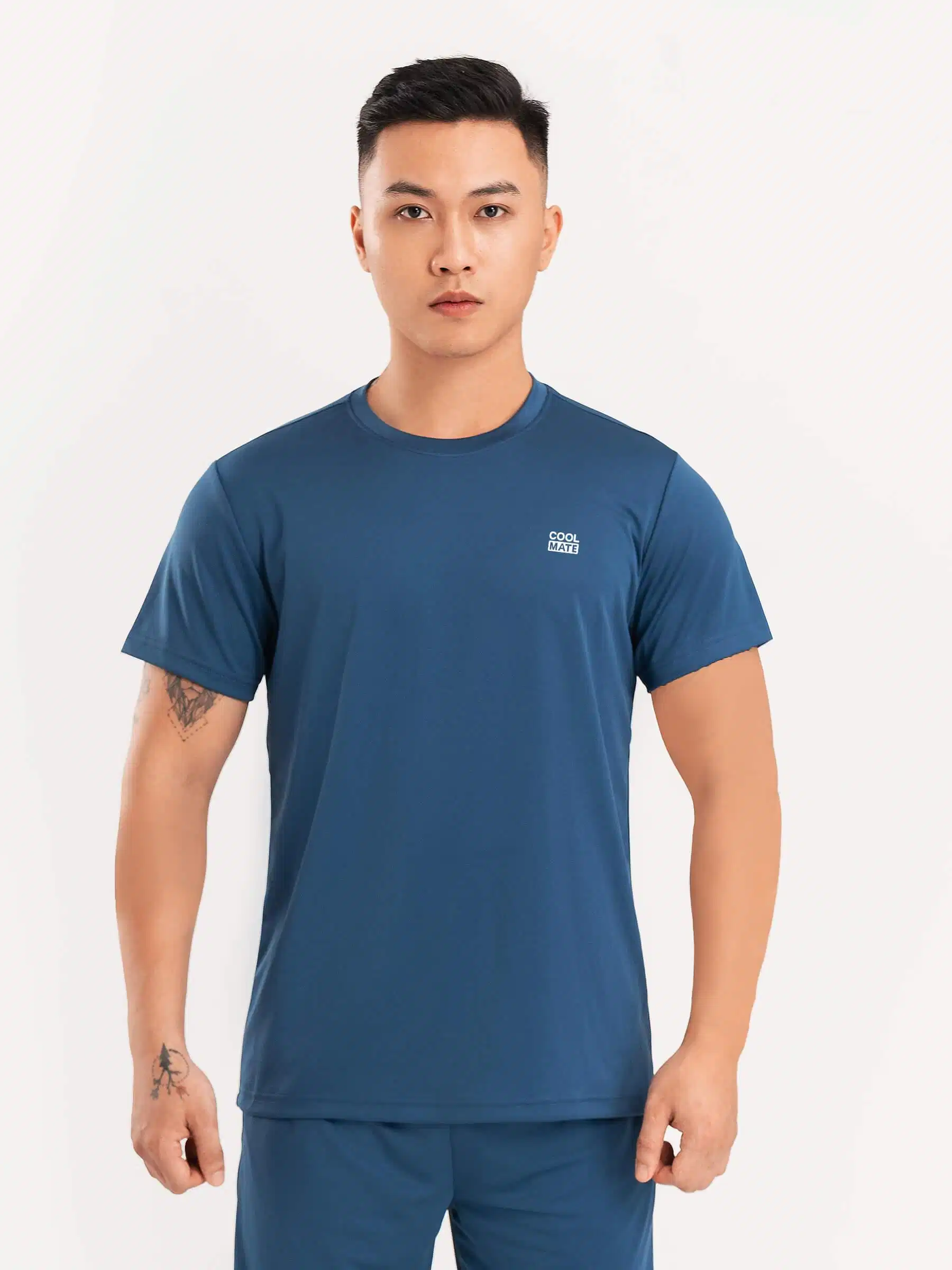 Áo thun nam cơ bản Áo thun trơn phom regular fit thích hợp làm lớp lót trong set đồ thường nhật