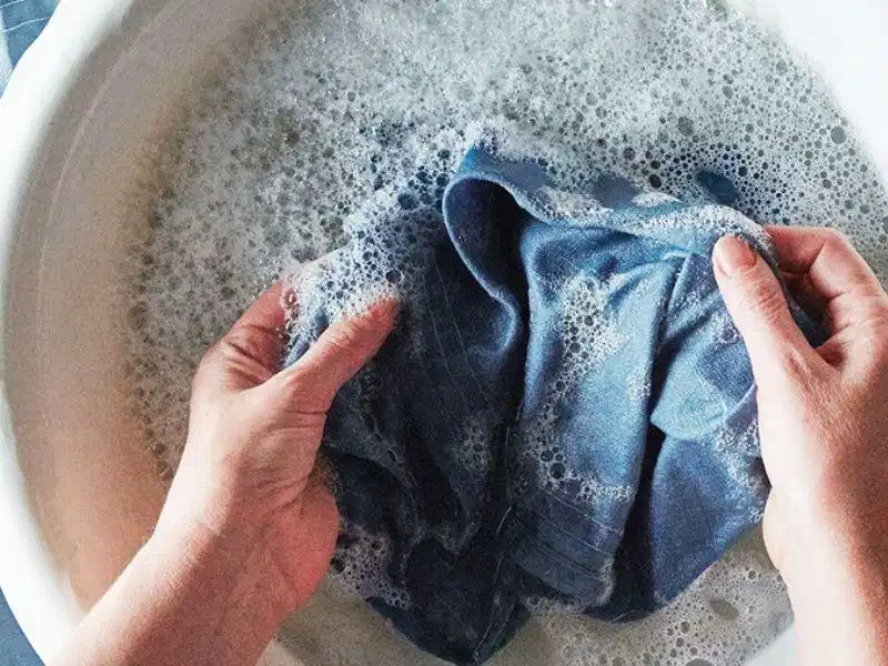 Giặt đồ thể thao đúng cách Nên giặt nhẹ nhàng hoặc dùng túi giặt cho đồ thun co giãn
