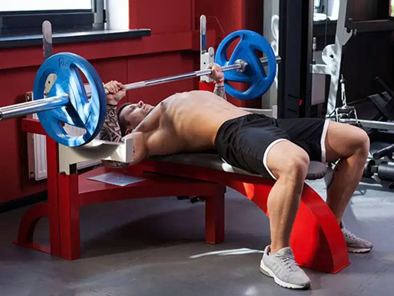 Động tác Bench Press tác động cơ ngực và bắp tay sau Động tác Bench Press tác động cơ ngực và bắp tay sau