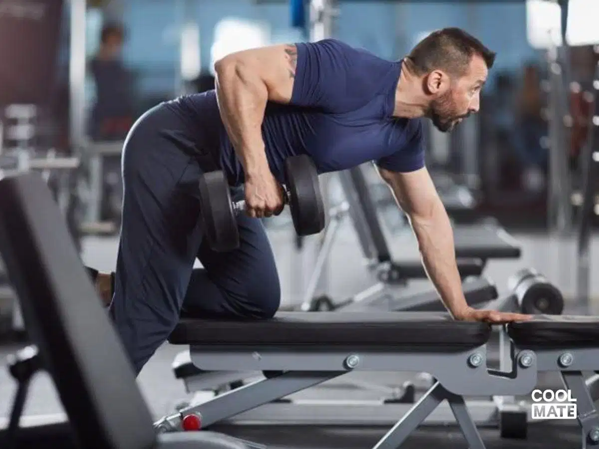 Bài tập cắt cỏ với tạ Bài tập gập người duỗi tay sau với tạ đơn