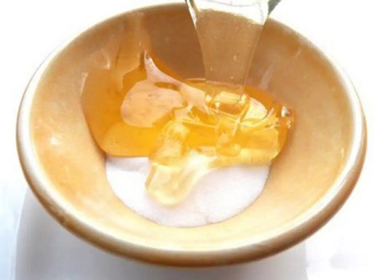 Baking soda kết hợp với mật ong trong công thức chăm sóc da tại nhà Baking soda kết hợp với mật ong trong công thức chăm sóc da tại nhà