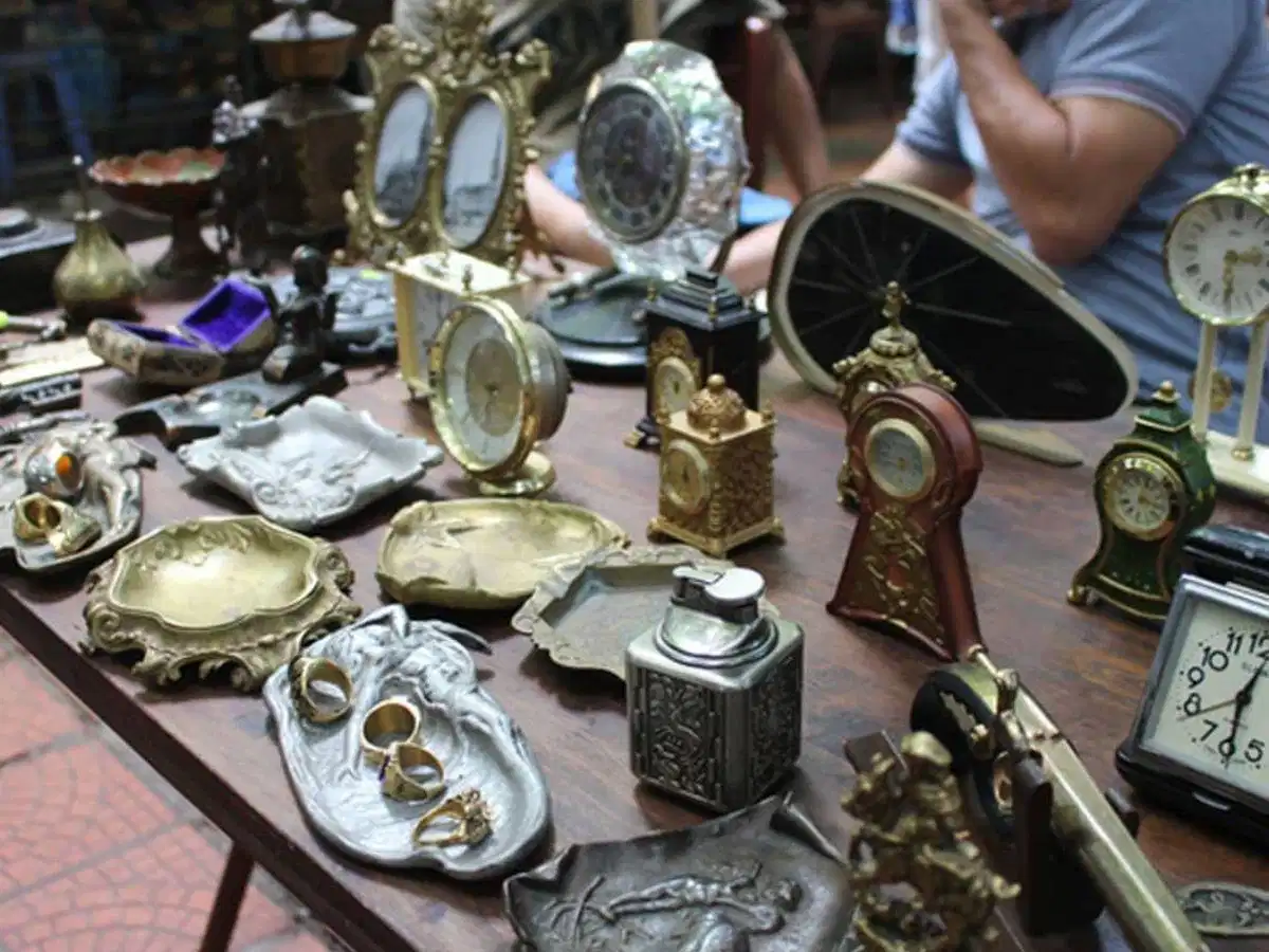 Bạn có thể tìm mua đồng hồ quả quýt tại các cửa hàng đồng hồ cổ Bạn có thể tìm mua đồng hồ quả quýt tại các cửa hàng đồng hồ cổ