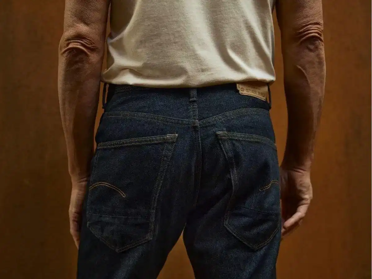 Đặc tính cứng cáp của Raw Denim Độ cứng ban đầu của raw denim do lớp tinh bột phủ bảo vệ sợi dệt