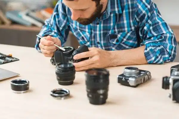 Bảo quản máy ảnh đúng cách rất quan trọng Bảo quản máy ảnh cẩn thận giúp kéo dài tuổi thọ thiết bị