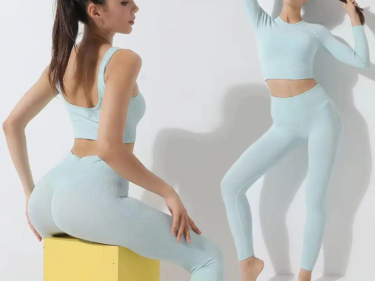 Phối quần legging màu sắc và họa tiết với áo mùa hè Phối quần legging màu sắc và họa tiết với áo mùa hè