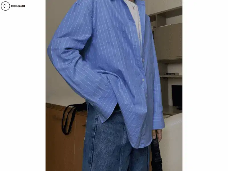 Sơ mi sọc xanh nam phối cùng quần jeans Phối áo sơ mi sọc xanh với quần jeans nam ống suông