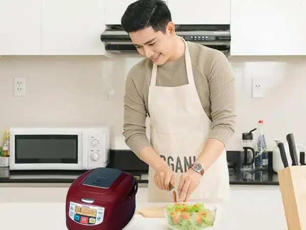Bữa tối ấm cúng chuẩn bị tại nhà cho ngày 8/3