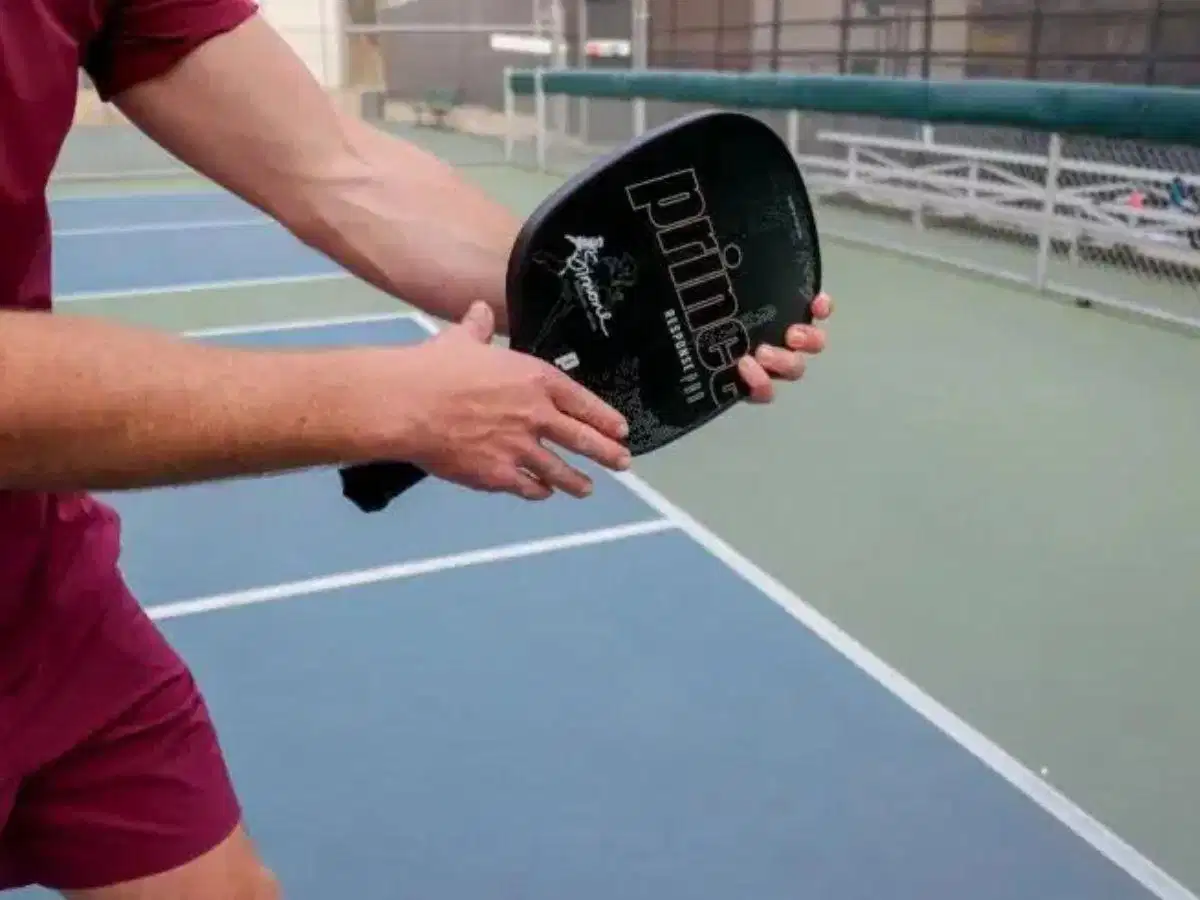 Kỹ thuật cầm vợt pickleball forehand Cách cầm vợt kiểu Eastern cho cú đánh forehand