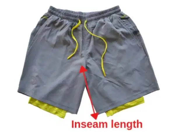 Cách đo độ dài quần short nam Thao tác đo chiều dài sườn trong inseam của quần short nam bằng thước dây