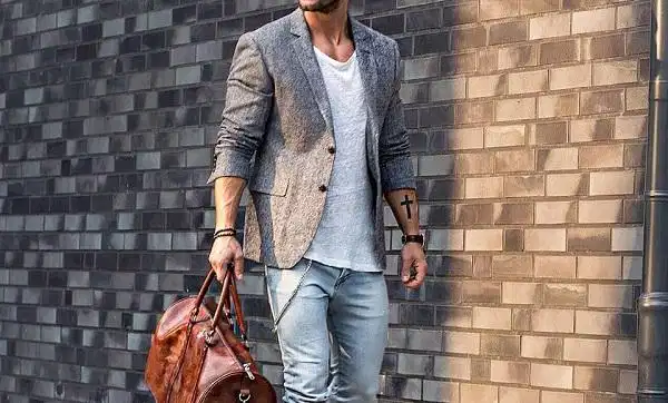 Blazer phối quần jean và giày Adidas nam