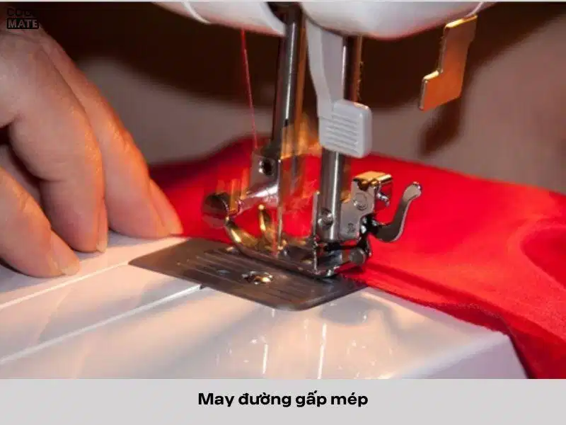May đáy quần lót theo đường gấp mép May đáy quần lót theo đường gấp mép