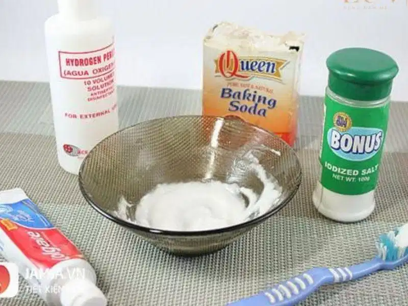Cách tẩy chữ in trên áo bằng nước rửa bát, baking soda và oxy già Cách tẩy chữ in trên áo bằng nước rửa bát, baking soda và oxy già