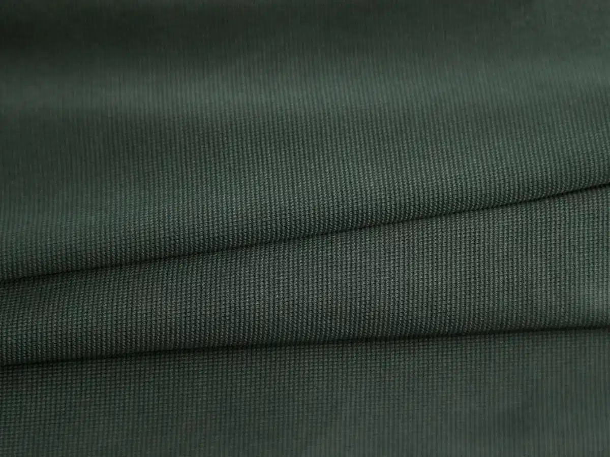Cận cảnh chất liệu vải dệt gân ribbed và vải thun co giãn Cận cảnh bề mặt chất liệu vải dệt gân ribbed và vải thun co giãn chuyên dụng cho legging