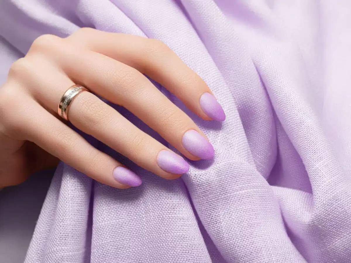 Chăm sóc móng sau khi làm nail màu tím Chăm sóc móng sau khi làm nail màu tím