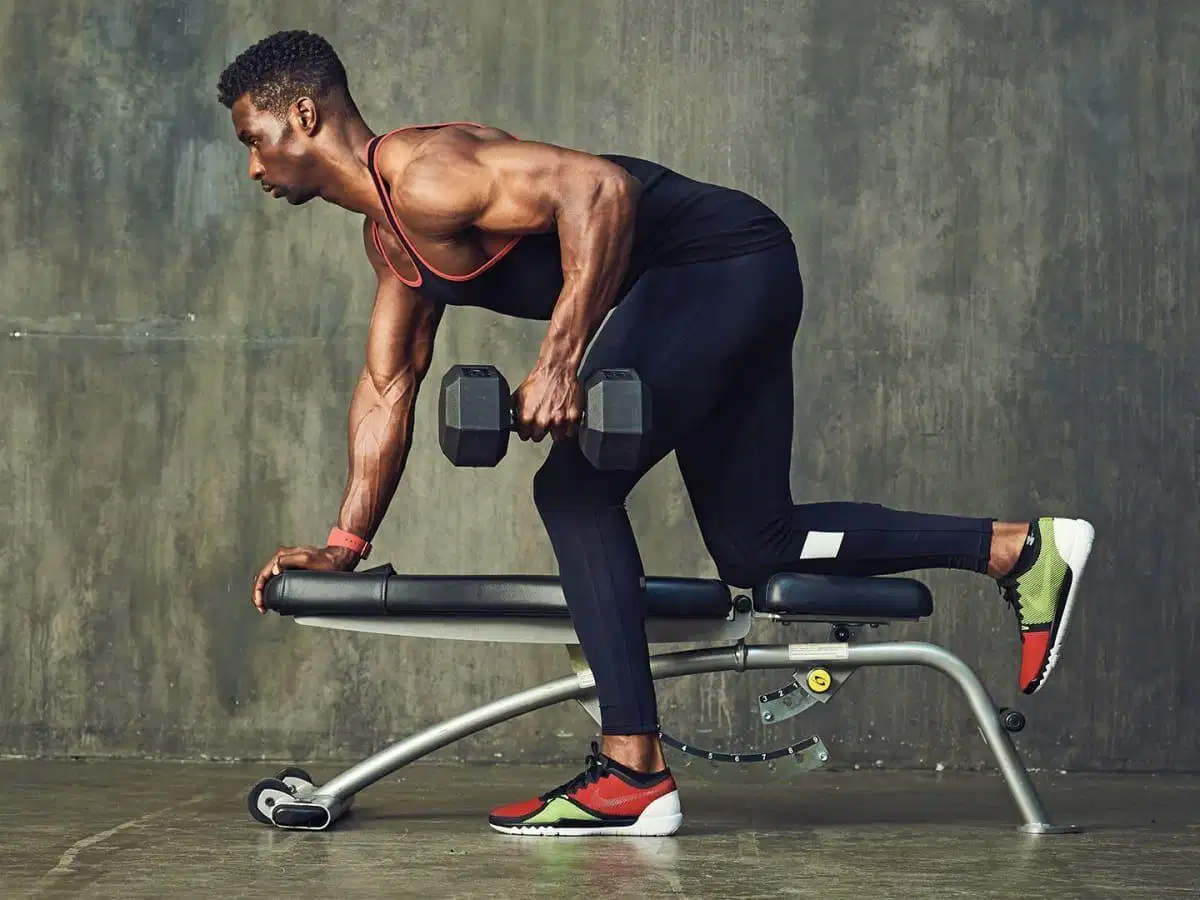 Động tác Cat-Cow Stretch di chuyển nhịp nhàng giữa hai pha cột sống