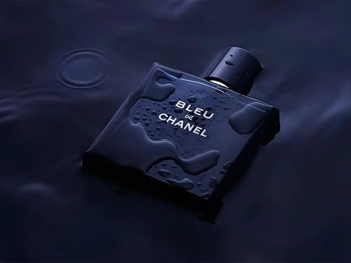 Chai nước hoa Bleu de Chanel màu xanh đen Chai nước hoa Bleu de Chanel màu xanh đen