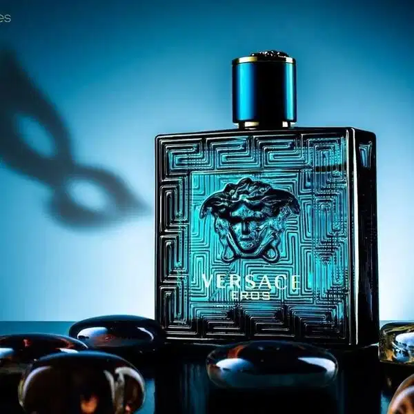 Chi tiết thiết kế chai nước hoa Versace Eros Chi tiết họa tiết Medusa và hoa văn Hy Lạp trên thân chai Versace Eros