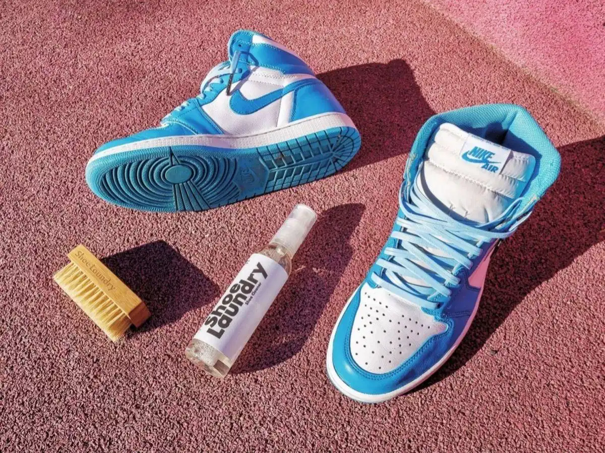 Dụng cụ chăm sóc và vệ sinh sneaker Dụng cụ vệ sinh giày chuyên nghiệp gồm bàn chải lông mềm, bàn chải lông cứng và khăn microfiber