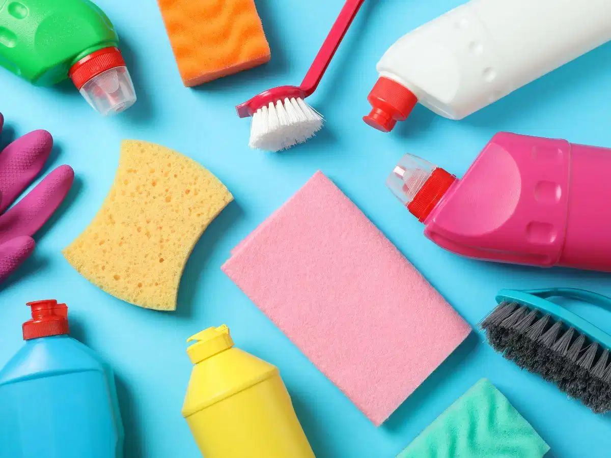 Dụng cụ cần chuẩn bị để vệ sinh giày tại nhà Dụng cụ cần chuẩn bị để vệ sinh giày tại nhà