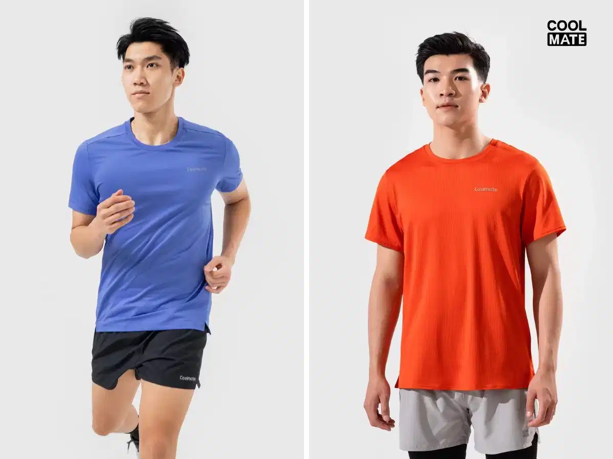 Dùng khăn bông sạch cuộn ép bớt nước trước khi phơi giúp áo nhẹ đi đáng kể