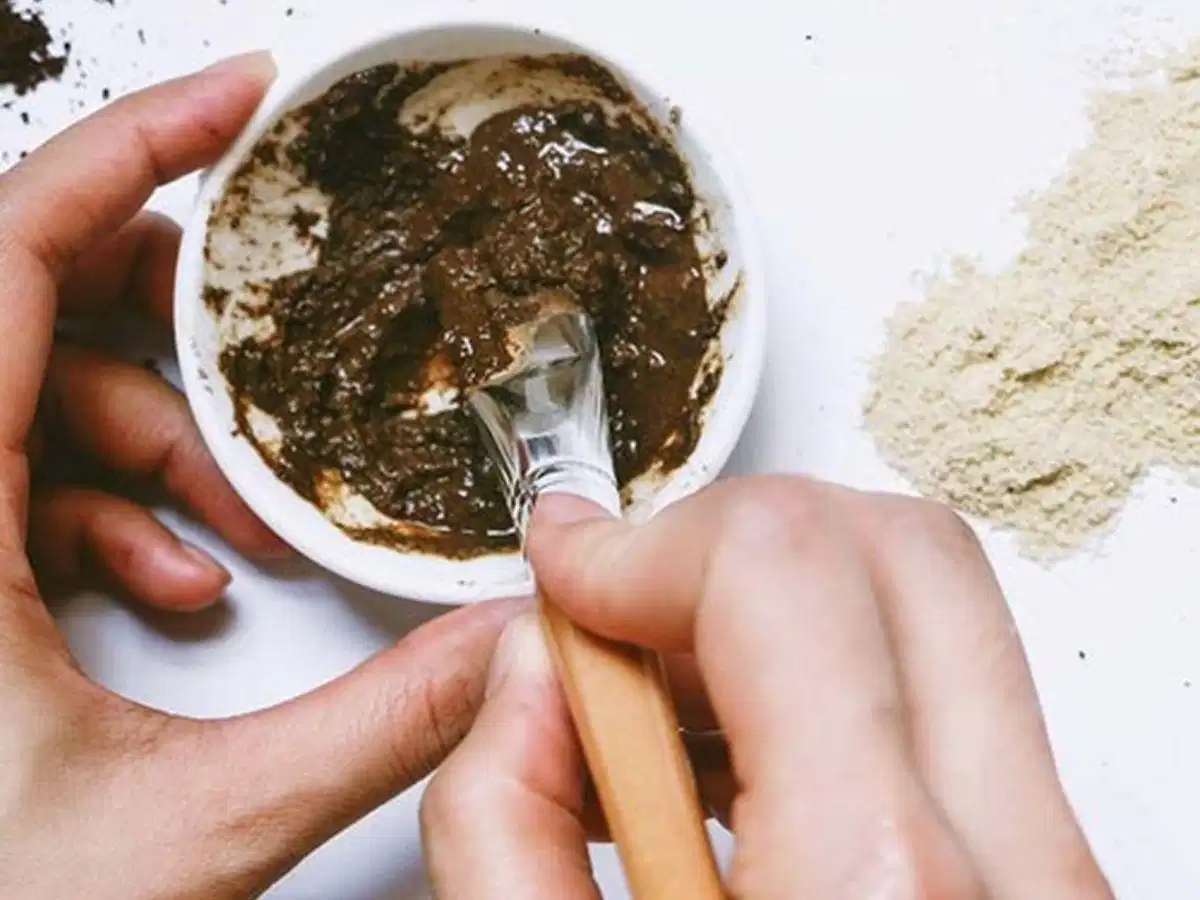 Cám gạo và bã cà phê dùng để tẩy tế bào chết cho da cơ thể Cám gạo và bã cà phê dùng để tẩy tế bào chết cho da cơ thể