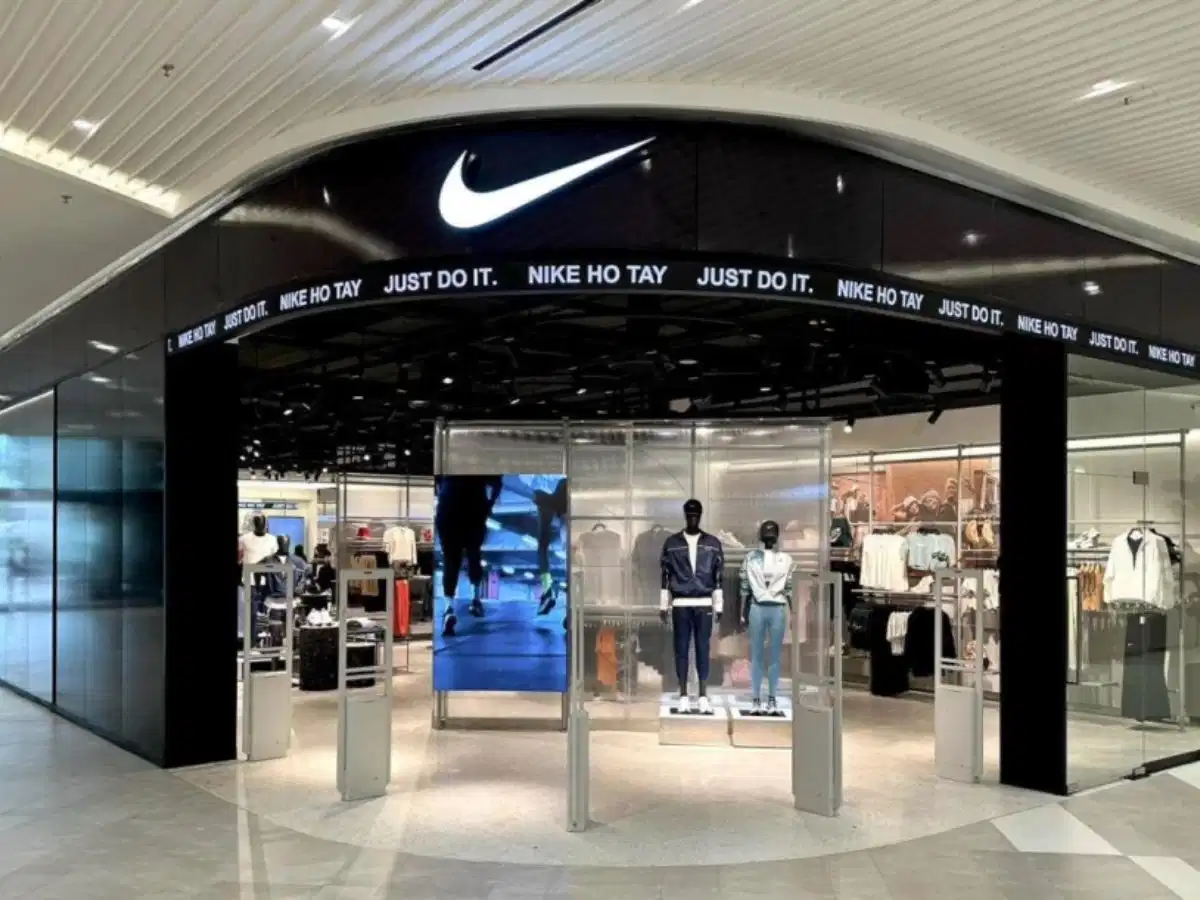 Cửa hàng ủy quyền của Nike tại Việt Nam Showroom bán lẻ chính hãng của thương hiệu thể thao quốc tế