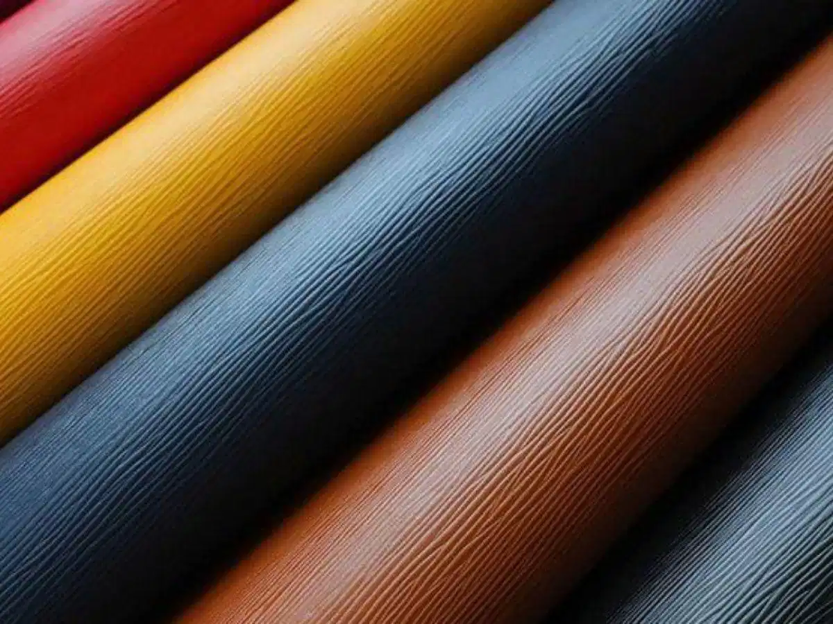 Da Calfskin là chất liệu được các nhà mốt cao cấp ưa chuộng nhờ cấu trúc bề mặt mịn màng và độ bền bỉ