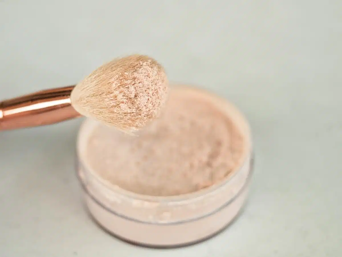 Dặm phấn phủ Phủ phấn bột không màu khóa chặt lớp nền