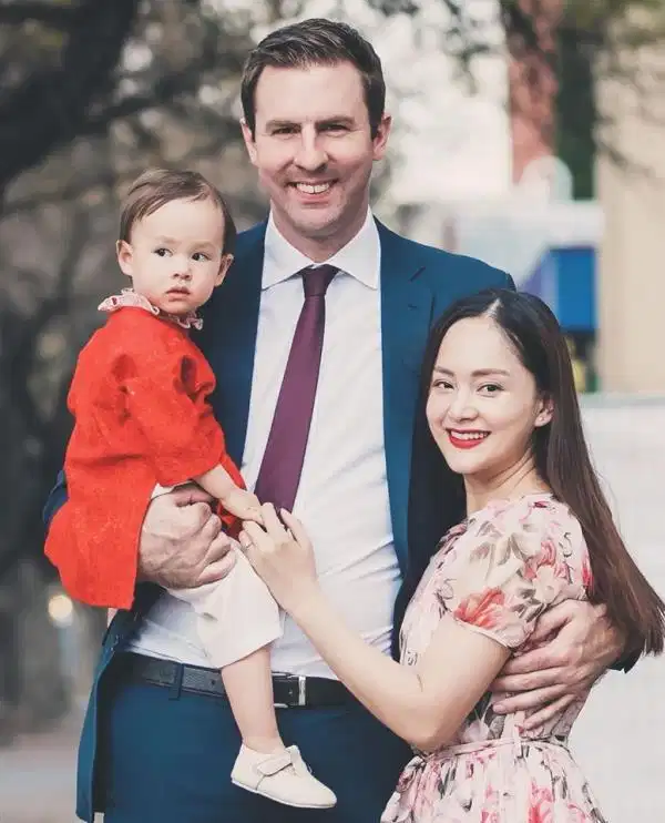 Sự hài hòa trên gương mặt người phụ nữ Việt Sự hài hòa trên gương mặt người phụ nữ Việt
