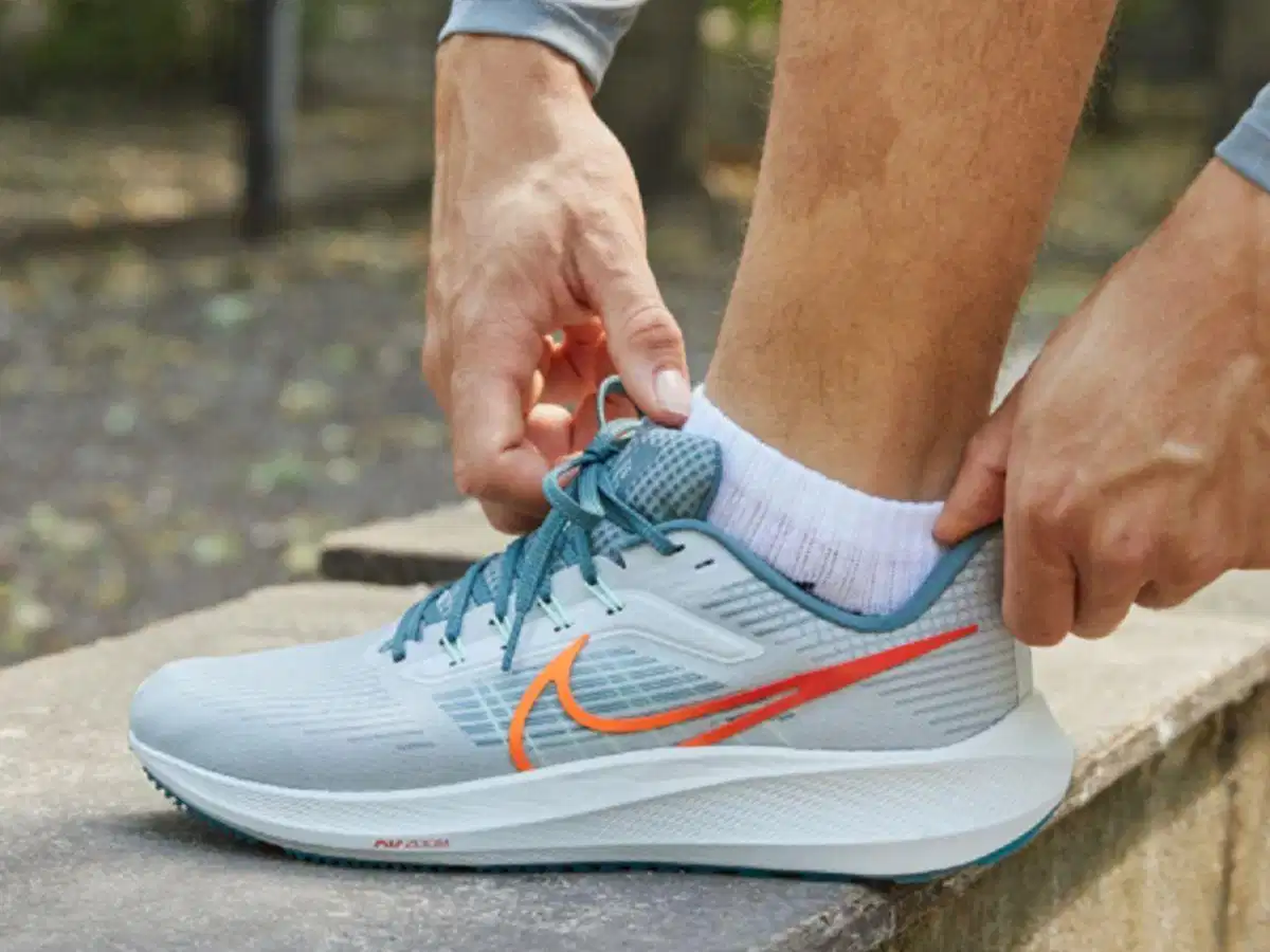 Đánh giá đường kim mũi chỉ và chất liệu da trên giày Nike