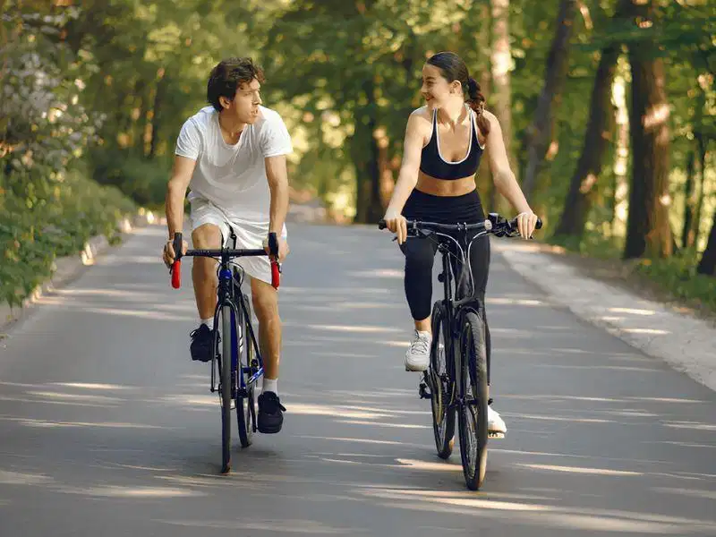 Đạp xe với tốc độ vừa phải Đạp xe với tốc độ vừa phải