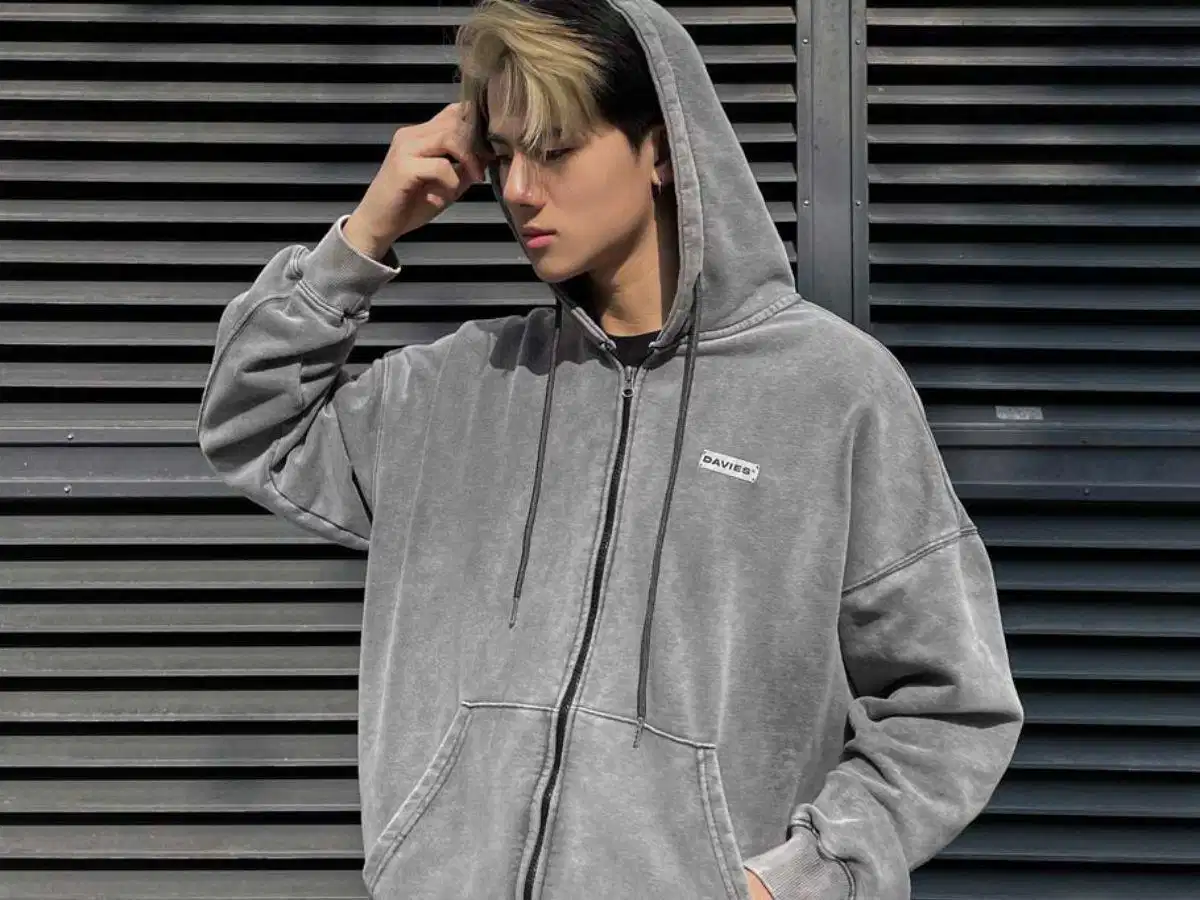 Davies là cái tên nổi bật khi nhắc đến hoodie zip local brand chất lượng Davies là cái tên nổi bật khi nhắc đến hoodie zip local brand chất lượng