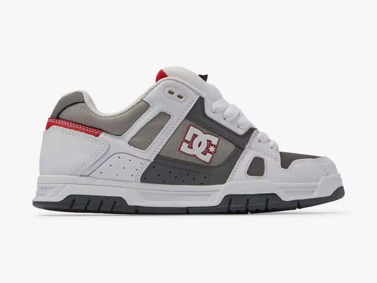 Giày DC Shoes có phom dày và phong cách skate đậm nét