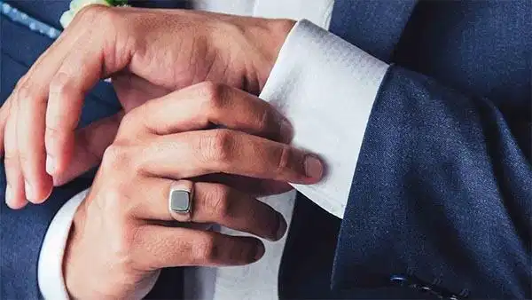 đeo nhẫn ngón nào đeo nhẫn ngón nào