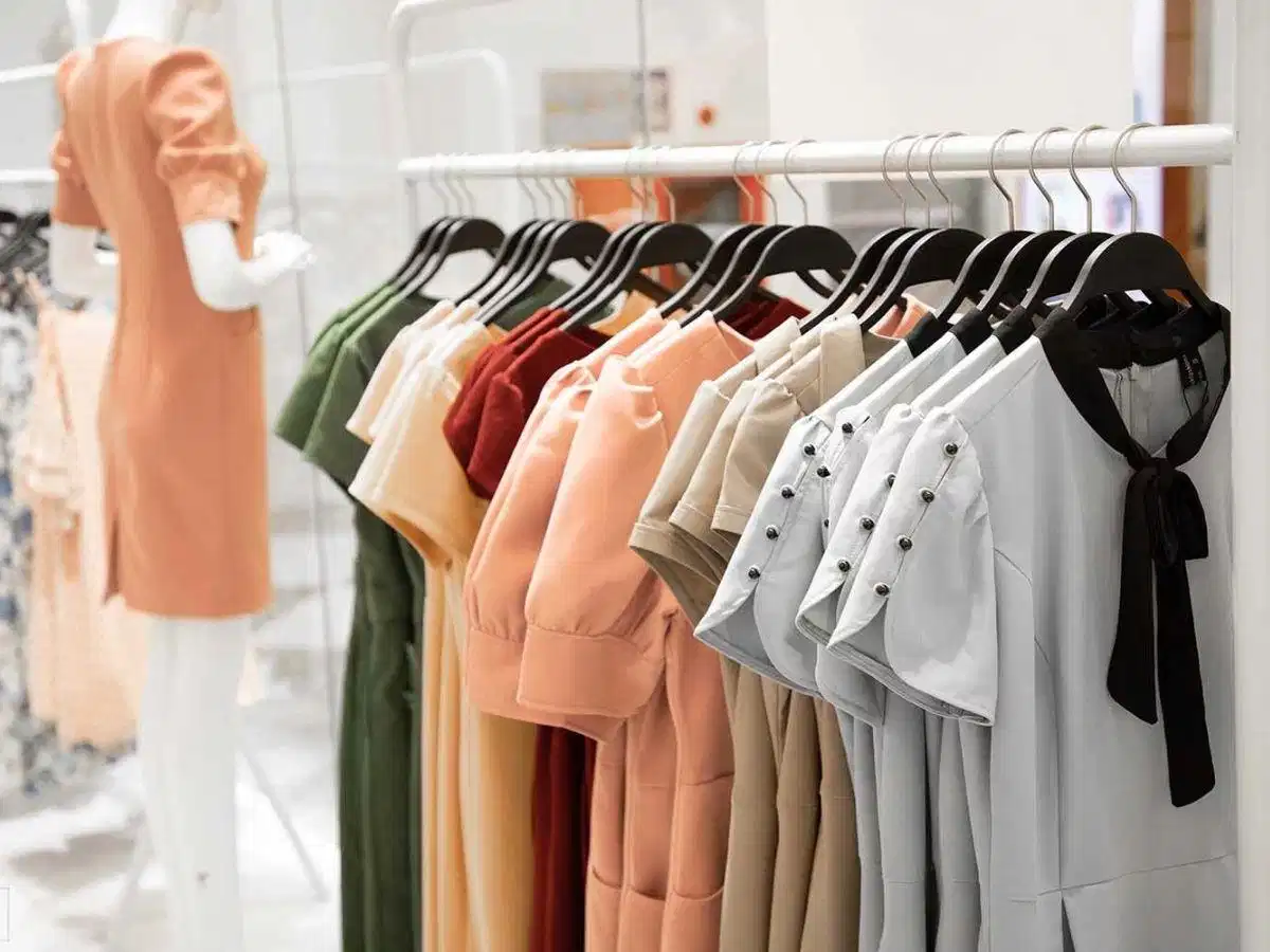 Váy công sở thanh lịch cho nhiều hoàn cảnh sử dụng Váy công sở thanh lịch cho nhiều hoàn cảnh sử dụng