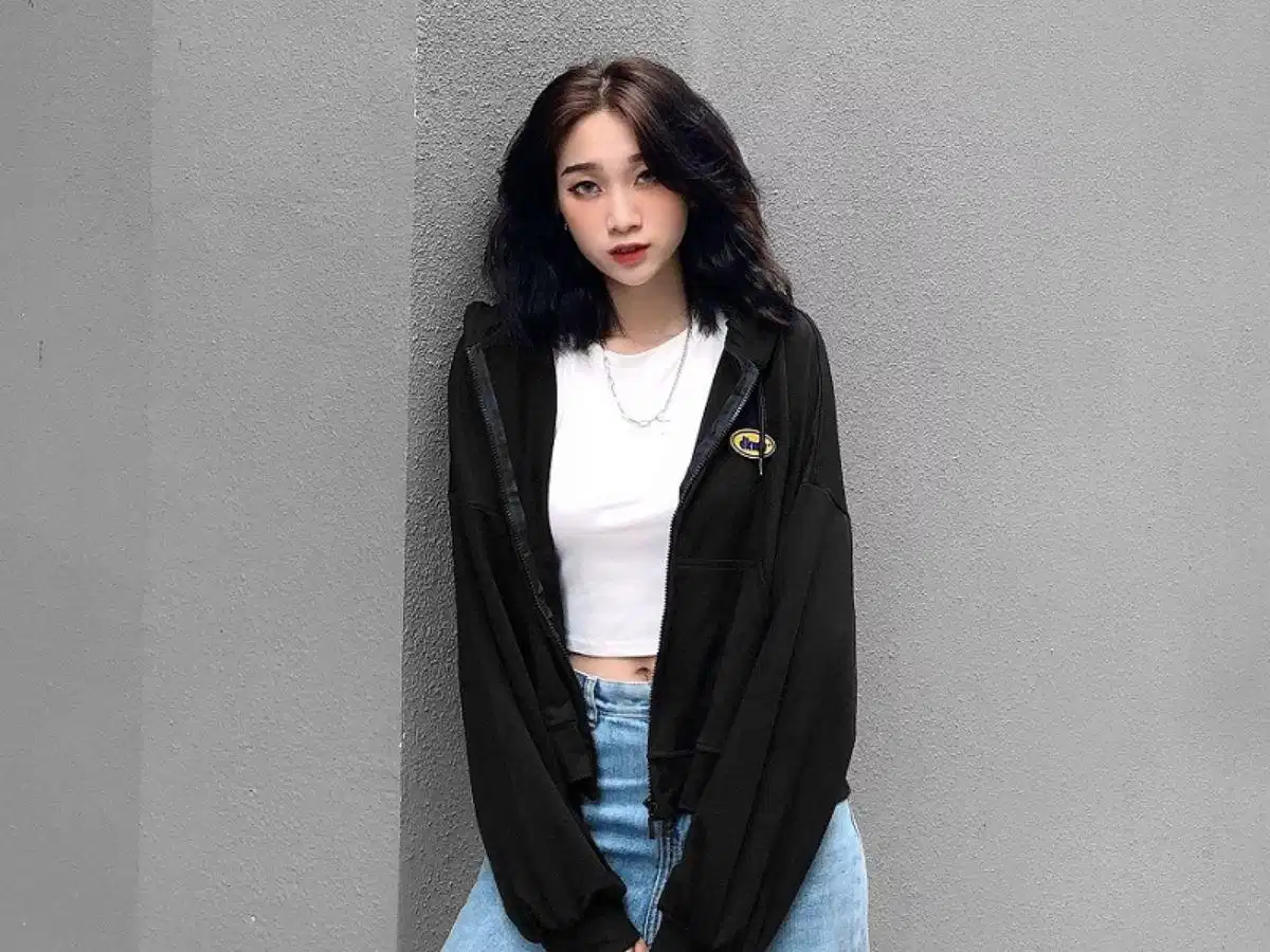 DKMV nổi bật với những thiết kế hoodie zip theo đuổi sự tối giản nhưng vẫn giữ được dấu ấn cá nhân DKMV nổi bật với những thiết kế hoodie zip theo đuổi sự tối giản nhưng vẫn giữ được dấu ấn cá nhân