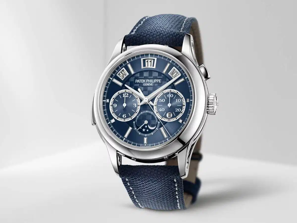 Đồng hồ Patek Philippe Titanium Ref. 5208T-010 - mặt xanh carbon và vỏ titan độc đáo Đồng hồ Patek Philippe Titanium Ref. 5208T-010 - mặt xanh carbon và vỏ titan độc đáo