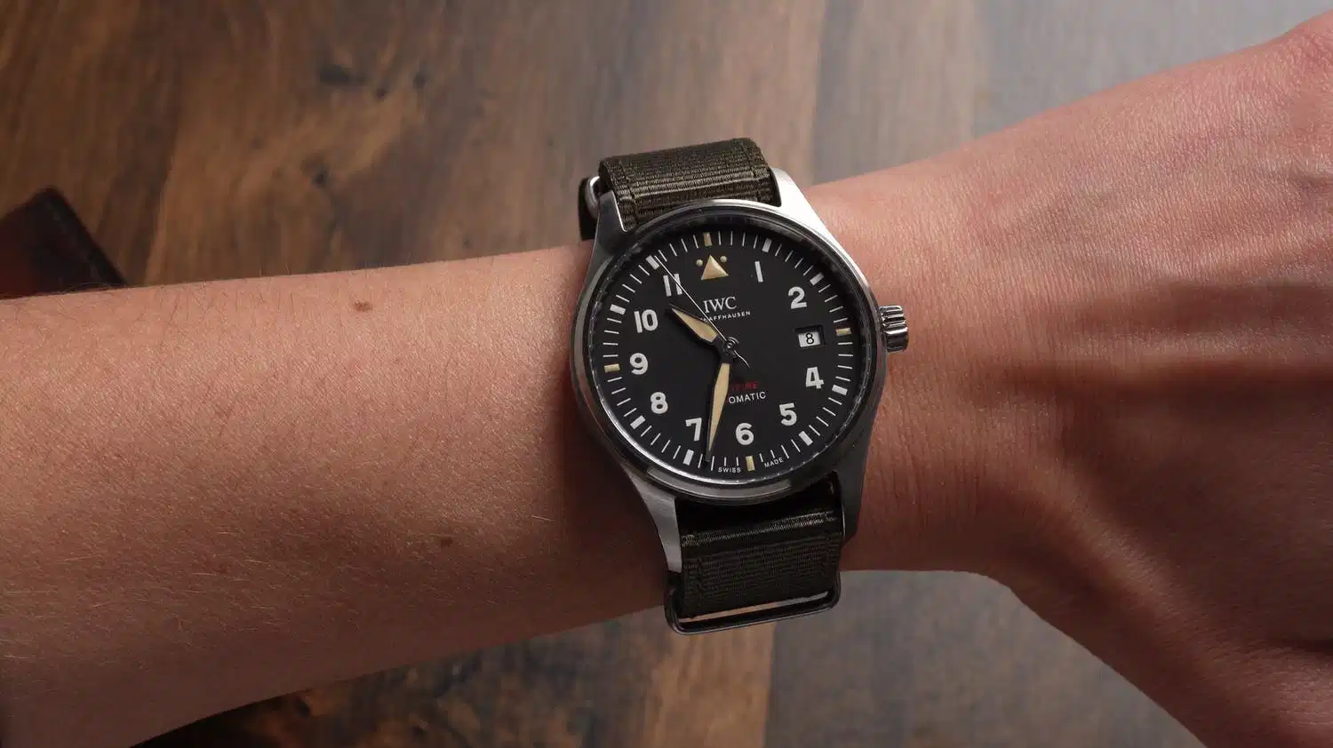 IWC Pilot’s Watch Automatic Spitfire với mặt số cân đối hoàn hảo