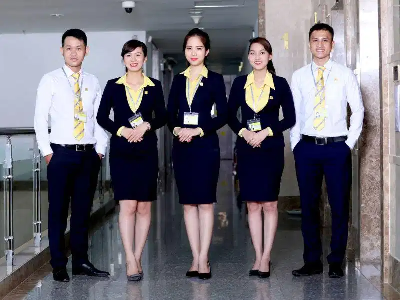 Đồng phục lễ tân khách sạn cao cấp Đồng phục lễ tân khách sạn định hình ấn tượng đầu tiên tại quầy tiền sảnh